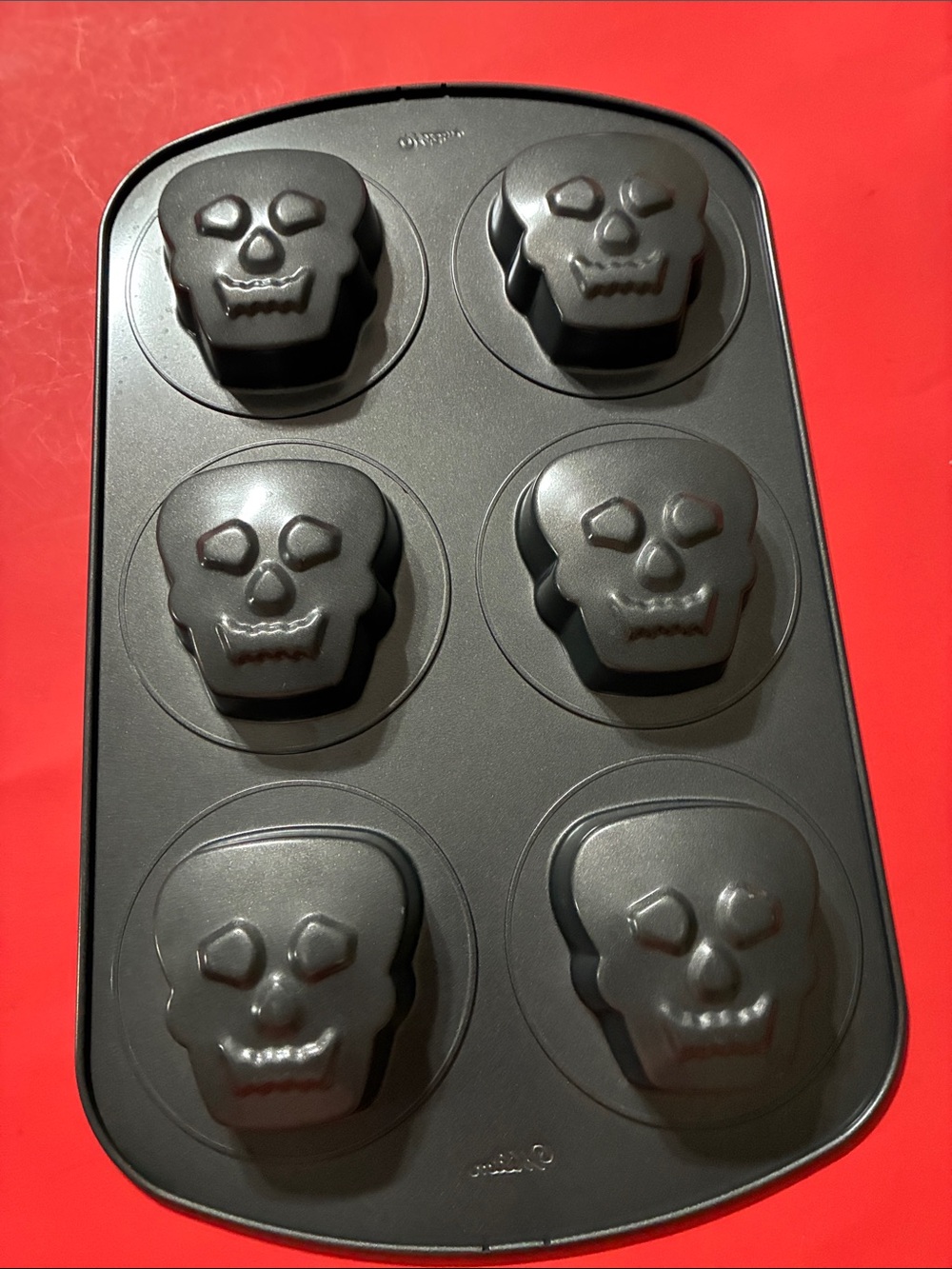 Wilton  SKULL  NOVELTY BAKING PAN/MOLDS - Picture 2 of 8